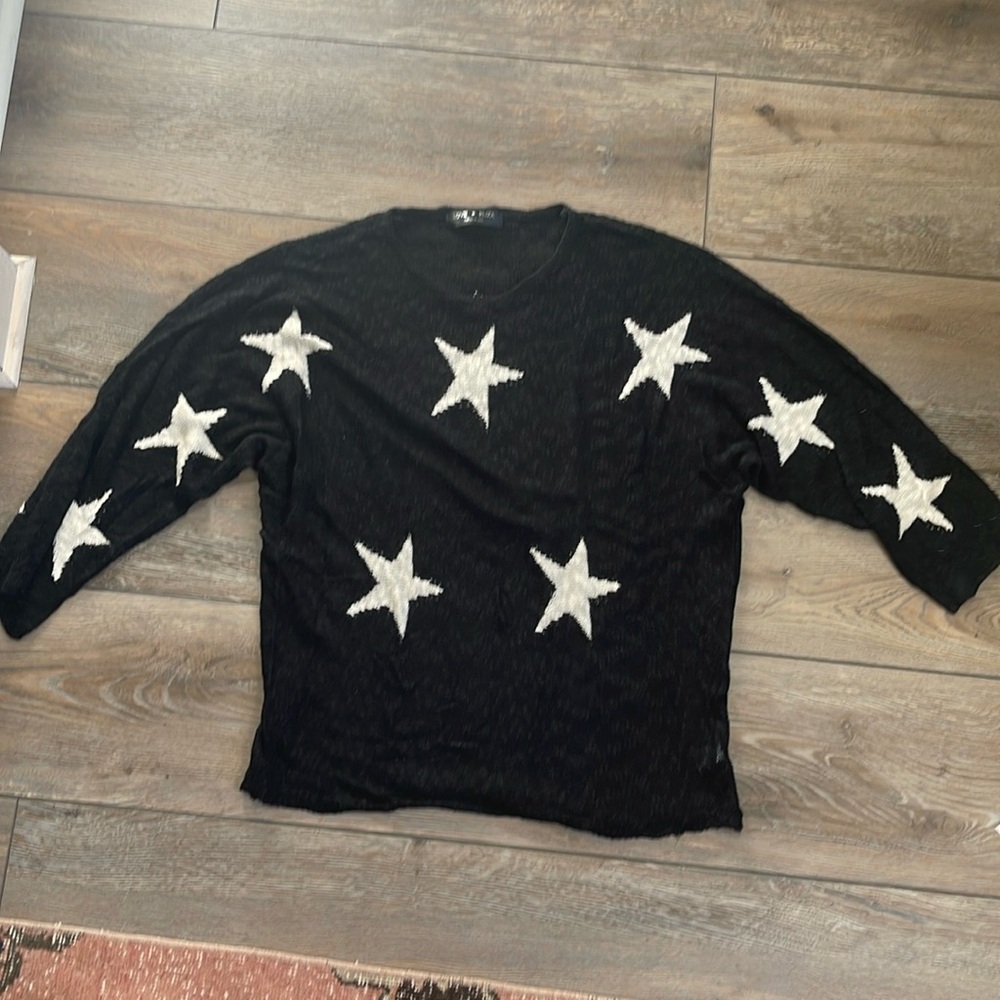 Lightweight star sweater